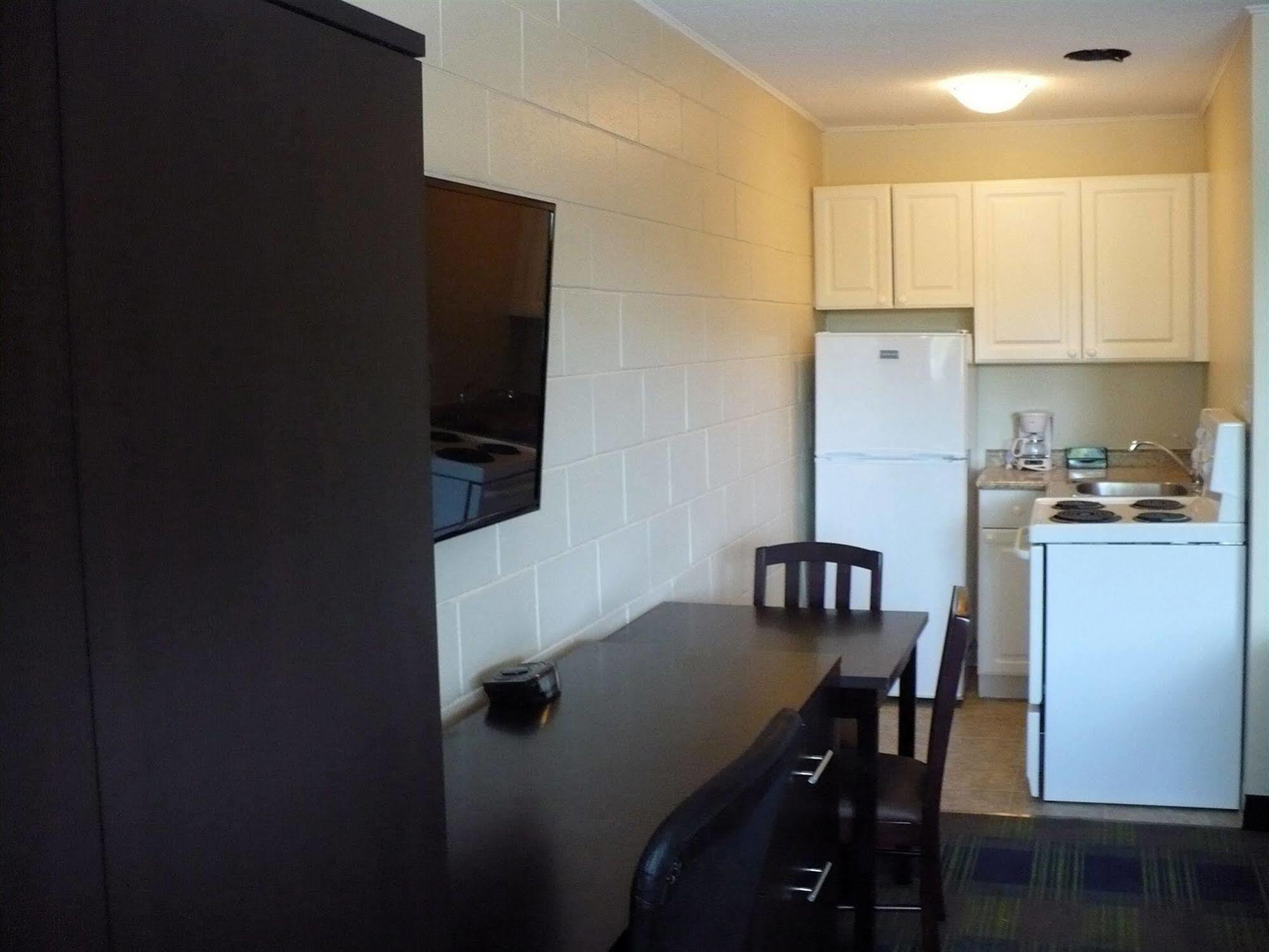 Westgate Inn Portage la Prairie Esterno foto