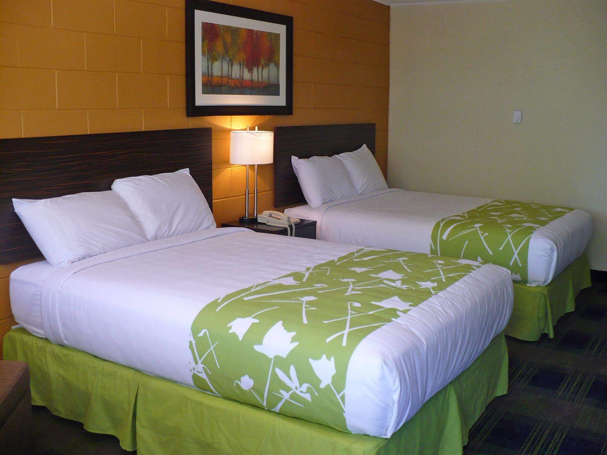 Westgate Inn Portage la Prairie Esterno foto